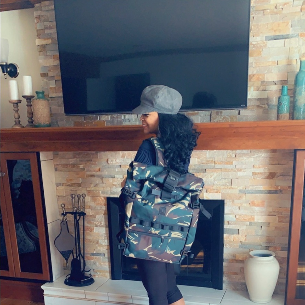 WIFF Camouflage Smell, Ordor and Weather Proof Combination Lock carbon lined bag - Picture 6 of 15